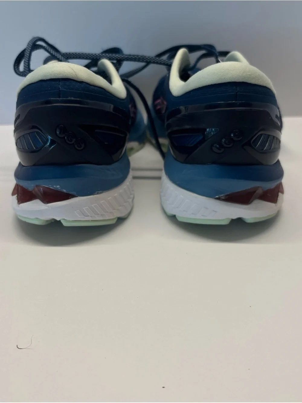 ASICS Gel Kayano 27 Women's blue Running Shoe with Pink Accents size 11